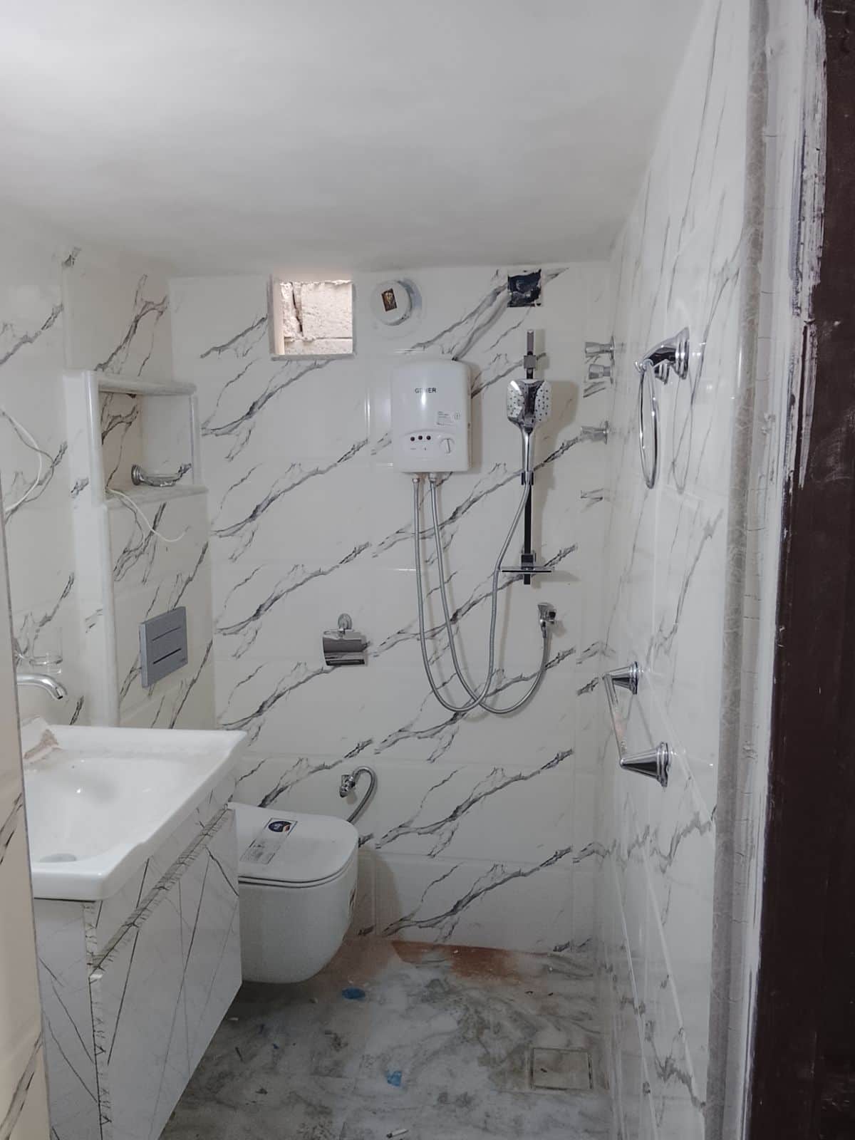 تمديدات صحية وكهرباء ضمن حلب